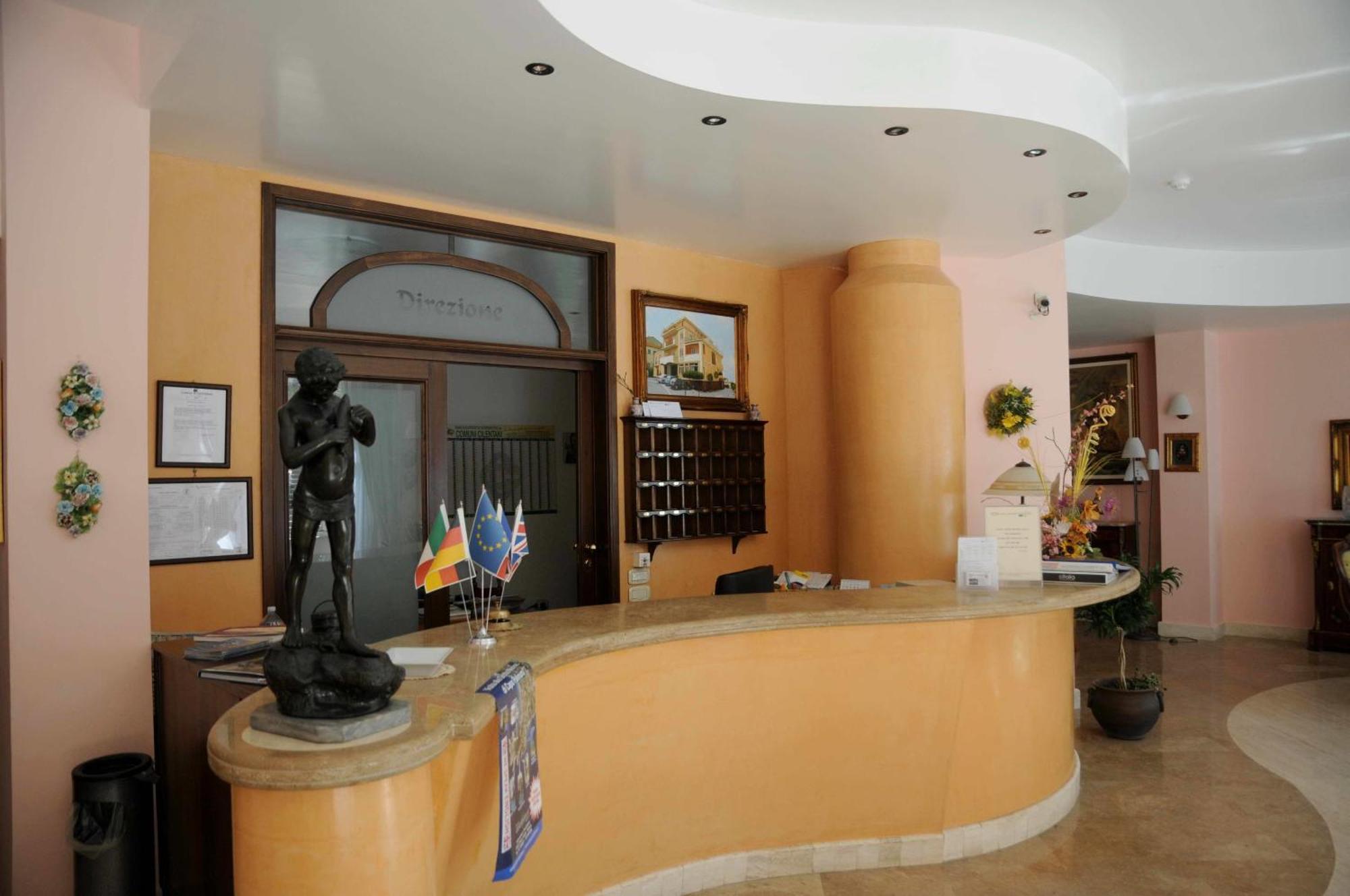 New Hotel Sonia ซานตามาเรีย ดิ กาสเตลลาบาเต ภายนอก รูปภาพ