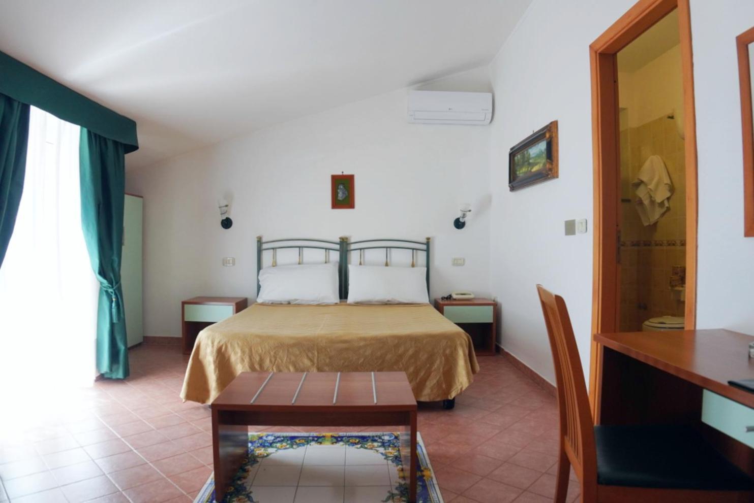 New Hotel Sonia ซานตามาเรีย ดิ กาสเตลลาบาเต ภายนอก รูปภาพ